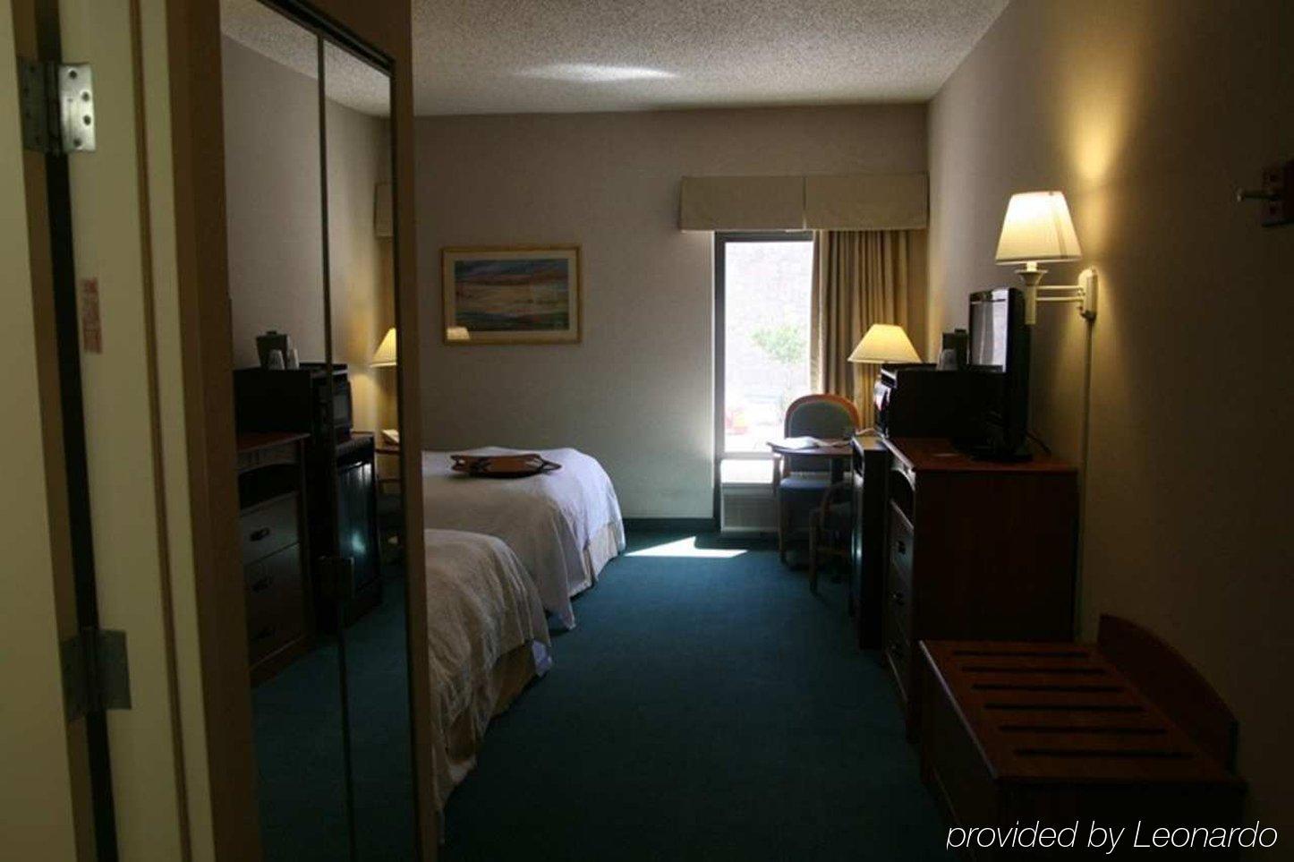 Hampton By Hilton Chihuahua Hotel Room photo